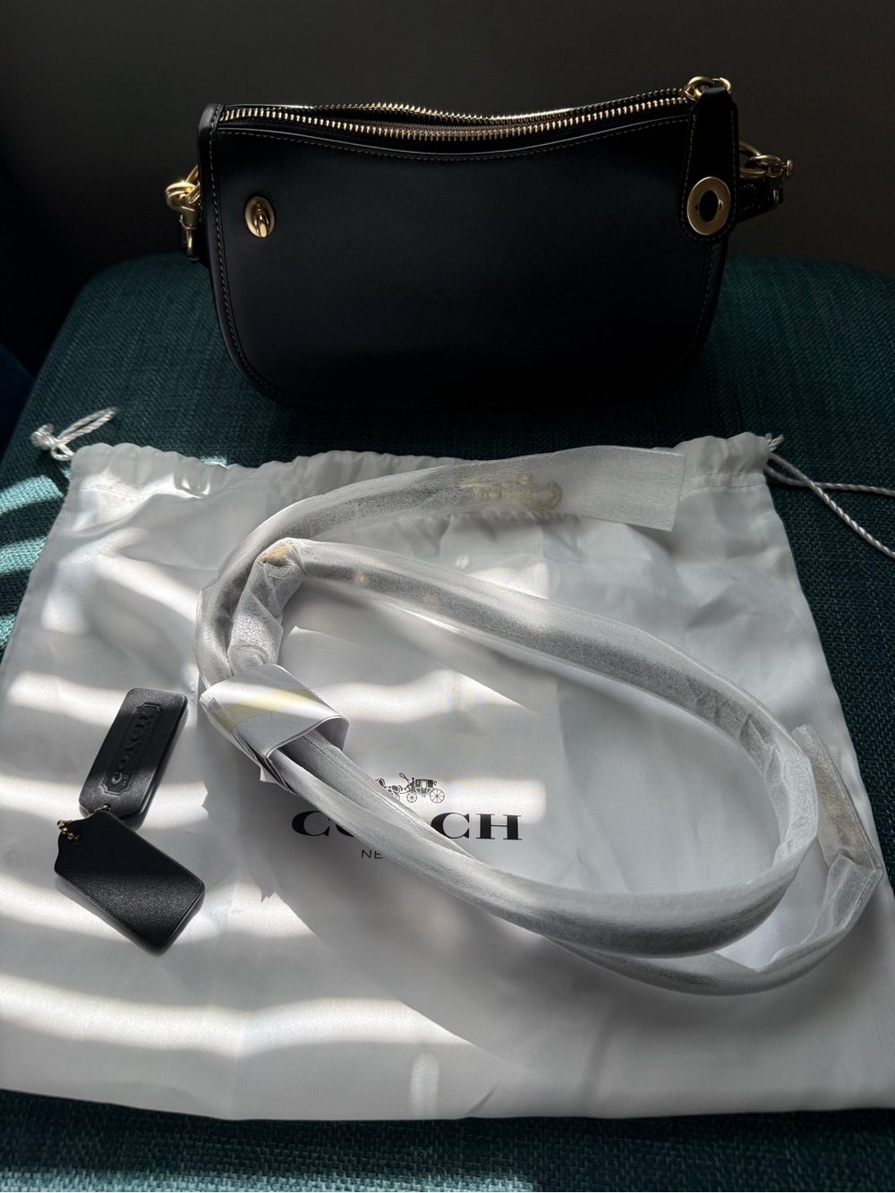 COACH Swinger Black Leather Shoulder or Crossbody Bag with Gold Hardware - Picture 3 of 3